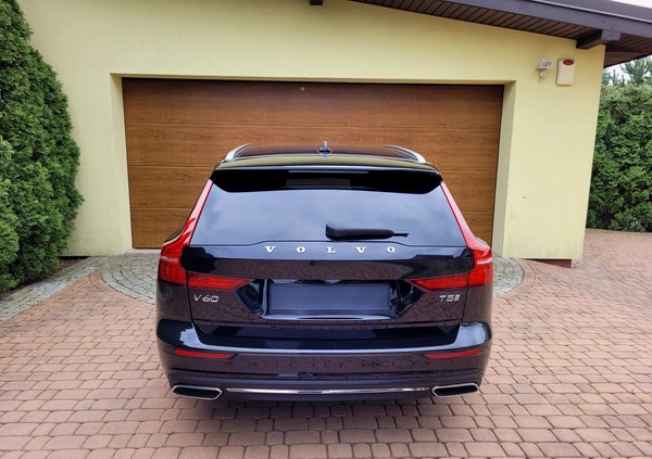 Volvo V60 cena 93600 przebieg: 184000, rok produkcji 2019 z Opoczno małe 352